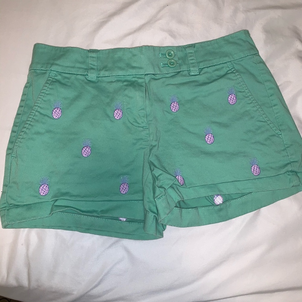 Green with purple pineapple vineyard vine shorts